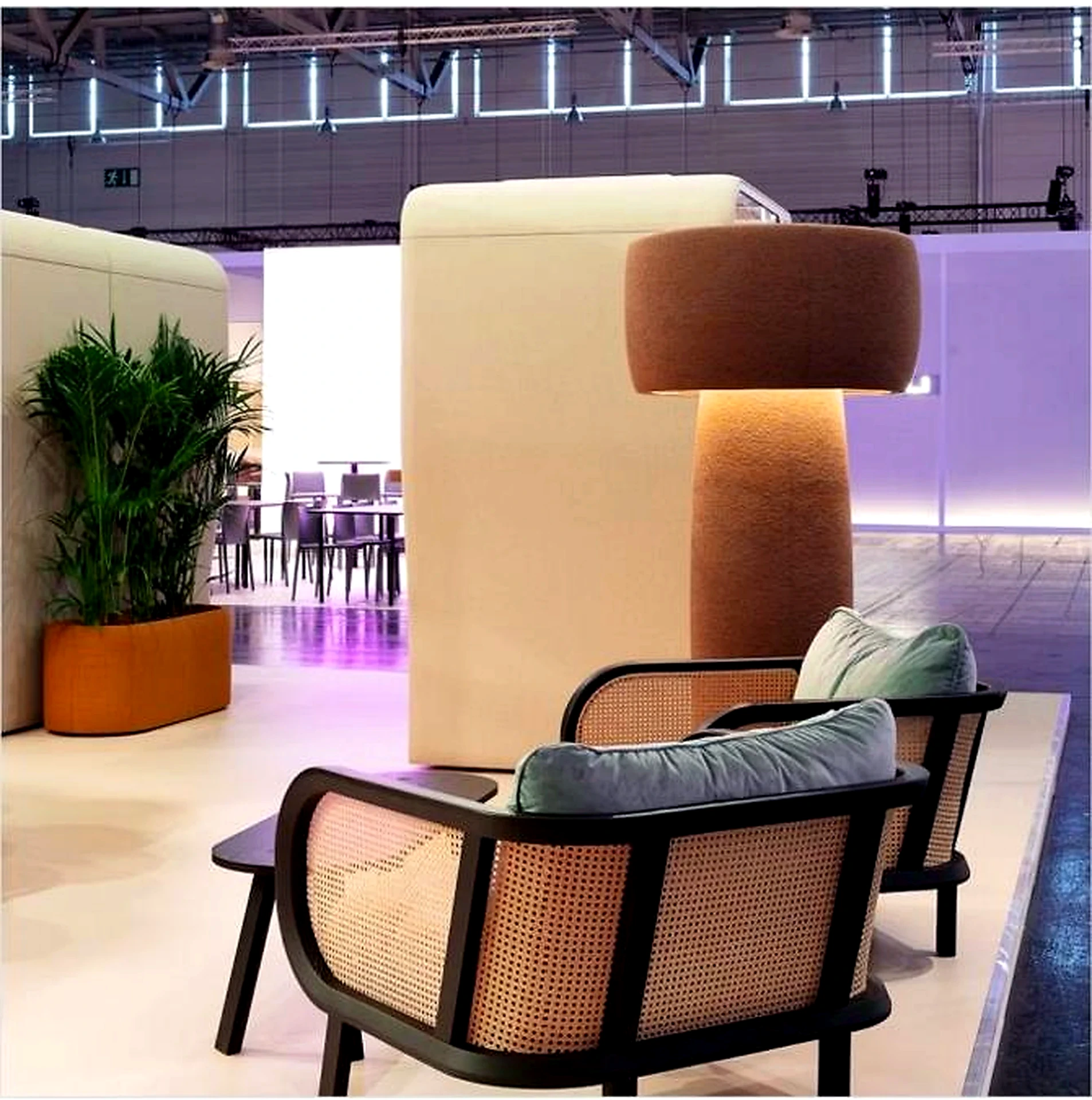 KO-XYM-0197 acoustic column floor lamp in a lounge booth