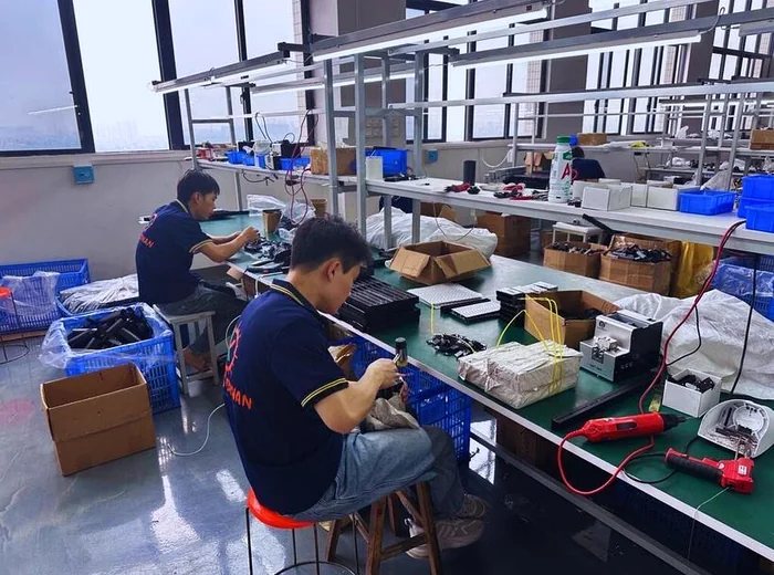 FLOSEEK factory production detail for lighting assembly