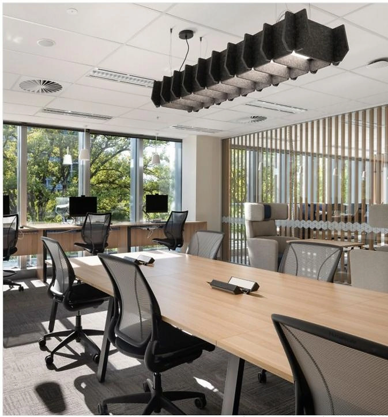 ArchDaily Highlights Acoustic Comfort Strategies for Exposed-Structure Interiors